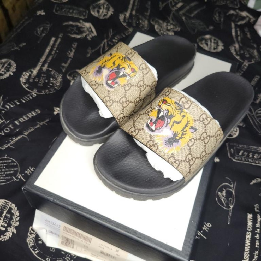 GUCCI Tiger Print Slide Sandal, Size: 8US, Color: Beige